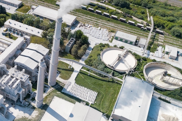 Vista de alto ângulo da piscina na cidade