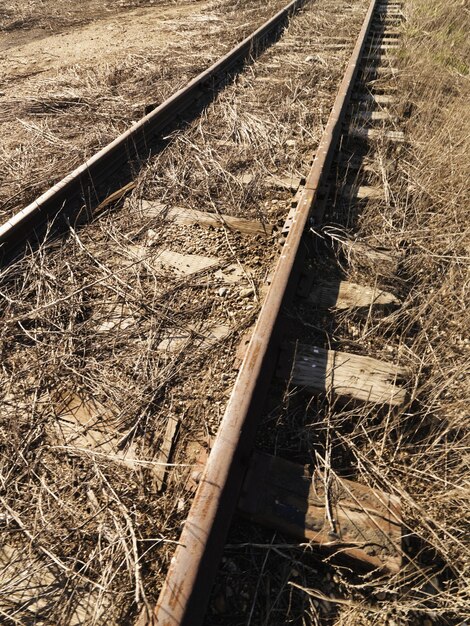 Foto vista de alto ângulo das vias ferroviárias