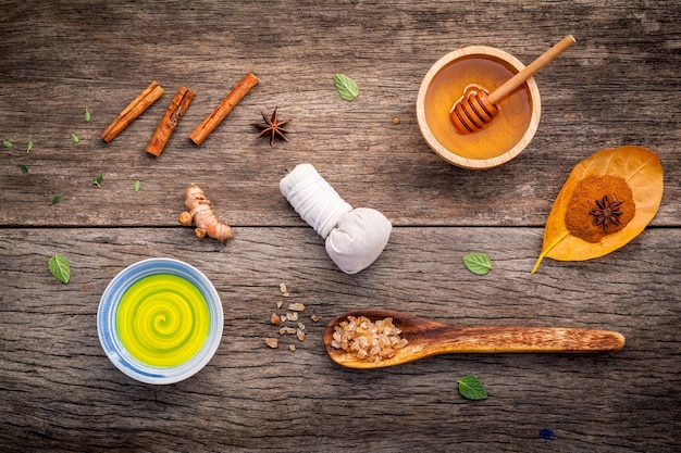 Vista de alto ângulo de alimentos na mesa