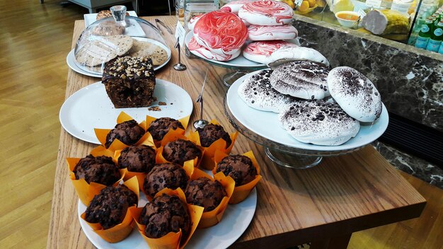 Foto vista de alto ângulo de alimentos na mesa