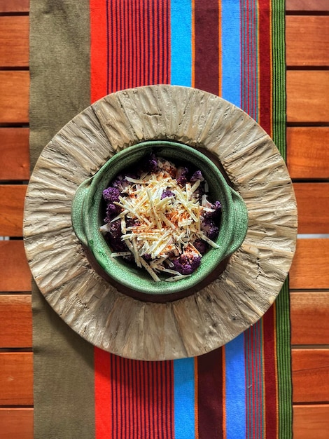 Vista de alto ângulo de alimentos na mesa