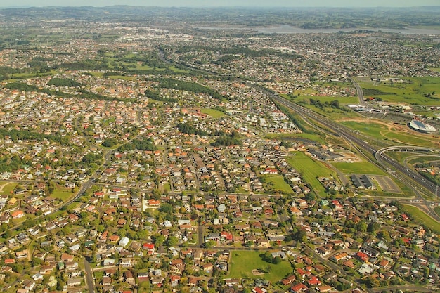 Vista de alto ângulo de árvores e edifícios na cidade