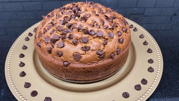 Foto vista de alto ângulo de bolo de chocolate em prato