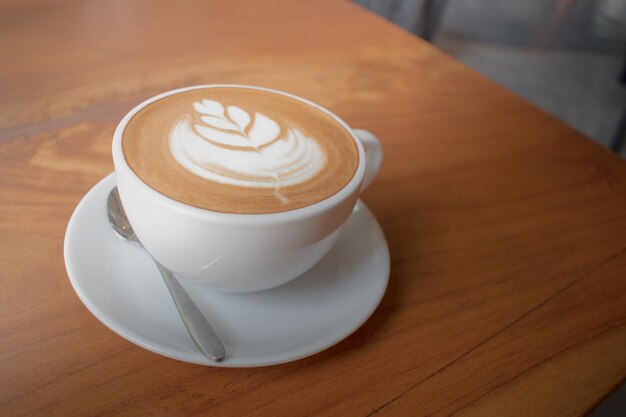 Foto vista de alto ângulo de cappuccino na mesa