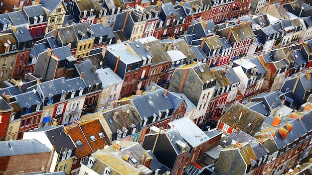 Vista de alto ângulo de casas multicoloridas