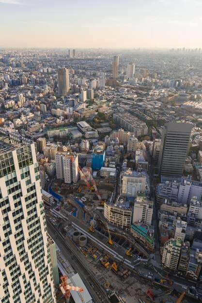 Foto vista de alto ângulo de edifícios modernos na cidade contra o céu