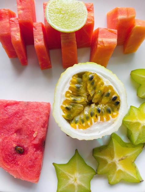 Foto vista de alto ângulo de frutas em prato