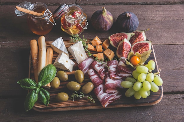 Vista de alto ângulo de frutas na mesa