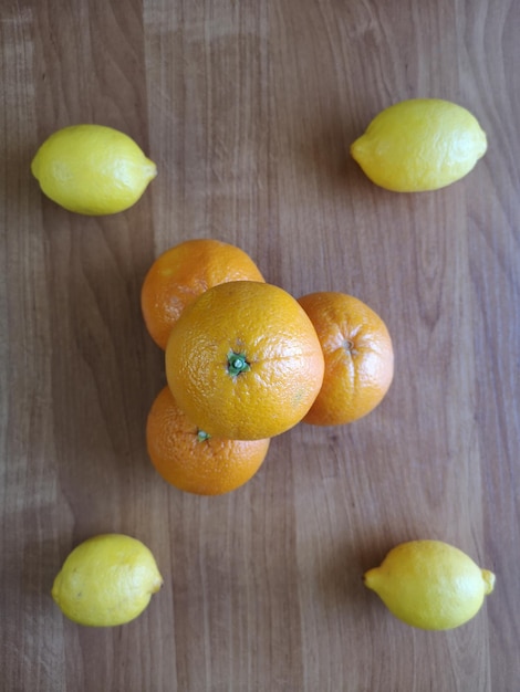 Foto vista de alto ângulo de frutas na mesa