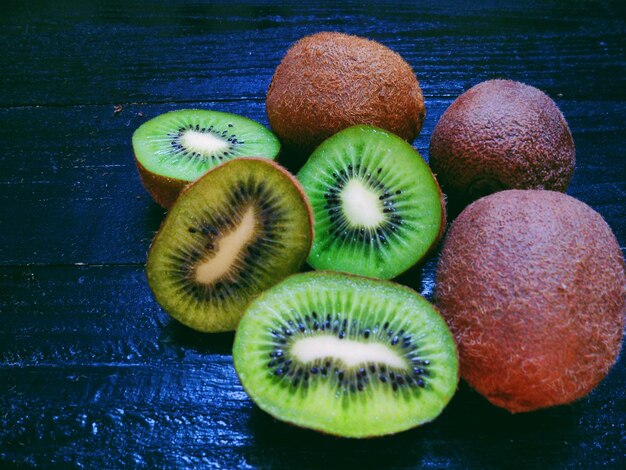 Foto vista de alto ângulo de frutas na mesa