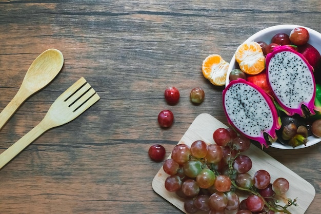 Foto vista de alto ângulo de frutas na mesa