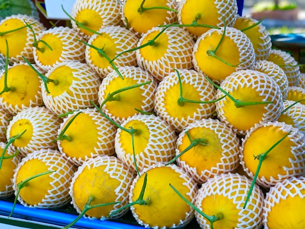 Vista de alto ângulo de frutas para venda no mercado