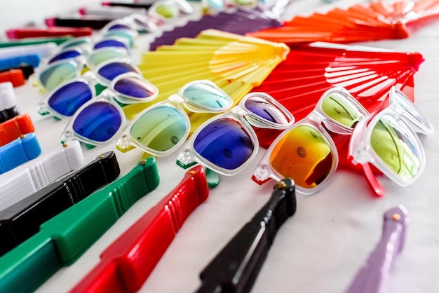 Foto vista de alto ângulo de lápis multicoloridos na mesa