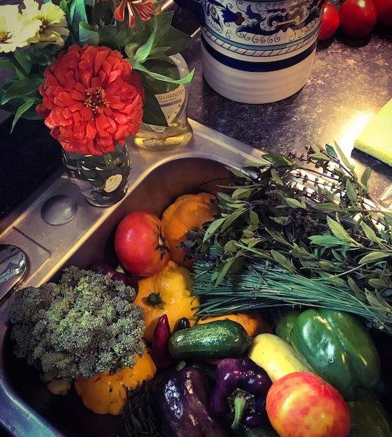 Foto vista de alto ângulo de legumes na mesa