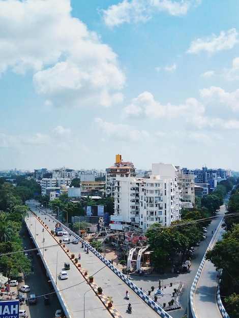 Foto vista de alto ângulo de pessoas na cidade contra o céu