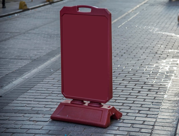 Vista de alto ângulo de smartphone na calçada