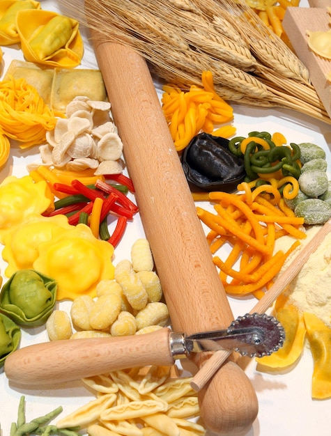 Foto vista de alto ângulo de vegetais na tábua de cortar