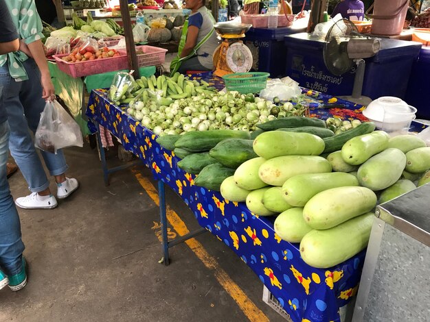 Vista de alto ângulo de vegetais para venda no mercado