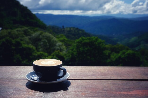 Foto vista de alto ângulo do café na mesa