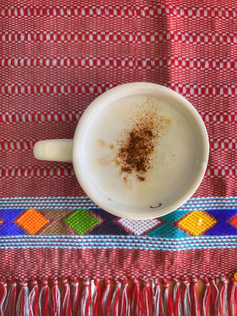 Foto vista de alto ângulo do café na mesa