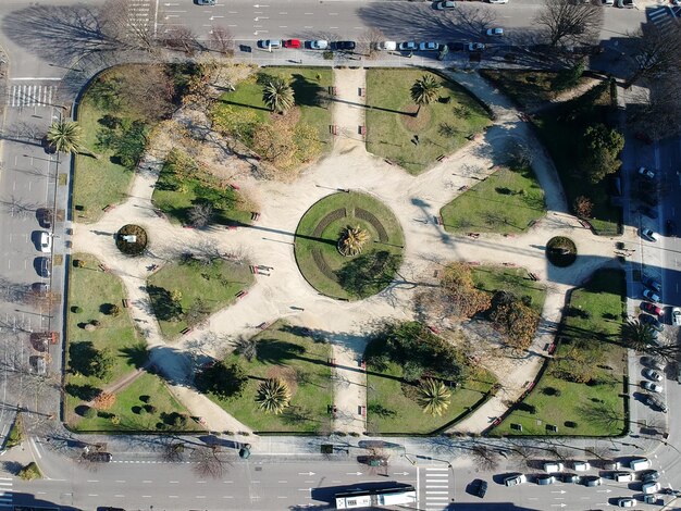 Foto vista de alto ângulo do campo no parque