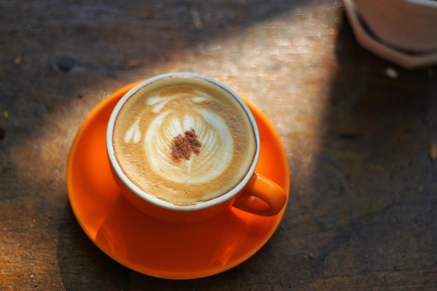 Foto vista de alto ângulo do cappuccino na mesa