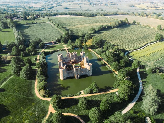 Foto vista de alto ângulo do castelo de bodiam