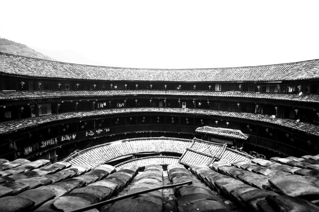 Vista de alto ângulo do estádio contra um céu claro