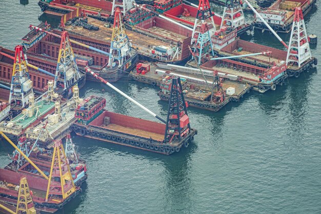 Foto vista de alto ângulo do navio no mar