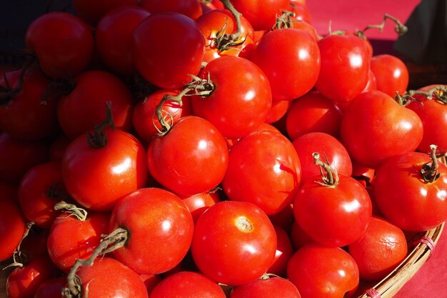 Vista de alto ângulo do tomate no mercado