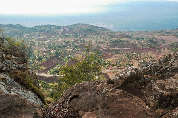 Foto vista de alto ângulo do vale de kerio no condado de elgeyo marakwet, no quênia