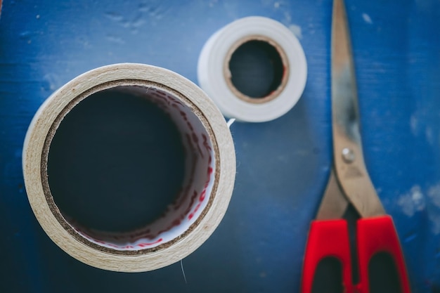 Foto vista de ângulo alto da xícara de café na mesa