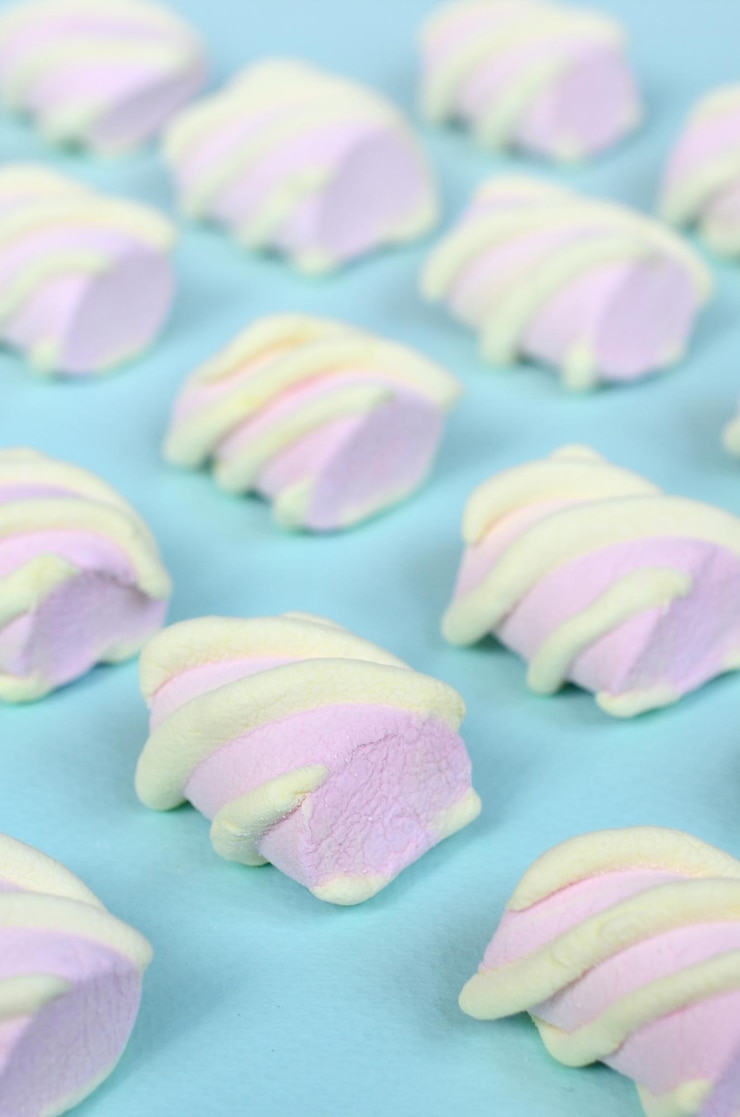 Foto vista de ângulo alto de doces multicoloridos