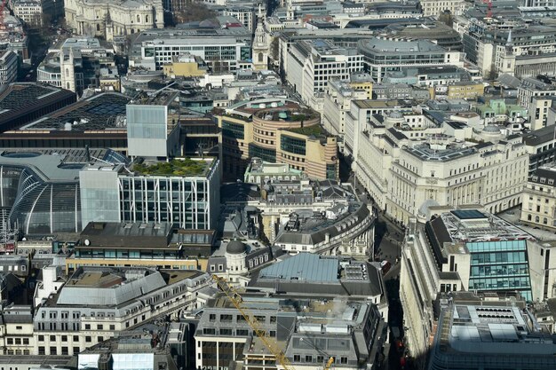 Foto vista de ângulo alto de edifícios na cidade