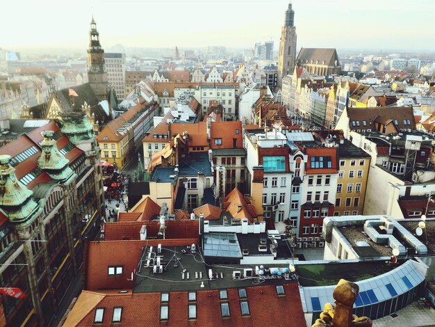 Vista de ângulo alto de edifícios na cidade