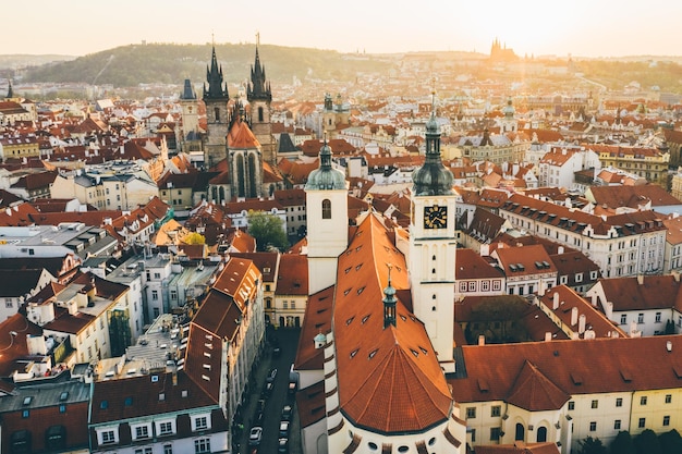 Foto vista de ângulo alto de edifícios na cidade