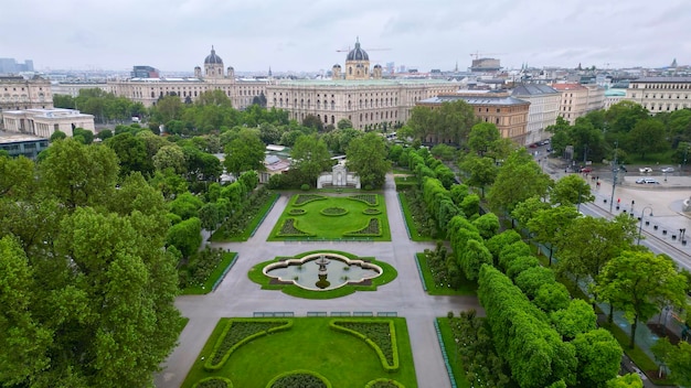 Vista de ângulo alto de edifícios na cidade