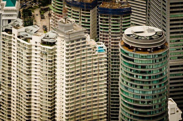 Foto vista de ângulo alto de edifícios na cidade