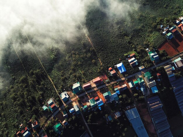 Foto vista de ângulo alto de edifícios na cidade