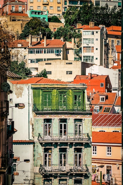 Vista de ângulo alto de edifícios na cidade