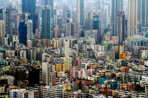 Vista de ângulo alto de edifícios na cidade