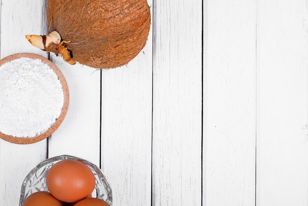 Foto vista de ângulo alto de frutas de laranja na mesa