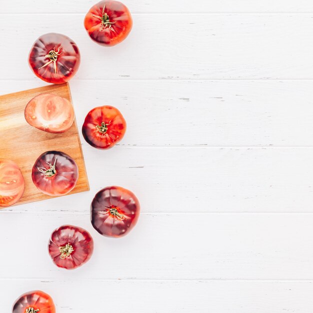 Foto vista de ângulo alto de frutas laranjas na mesa