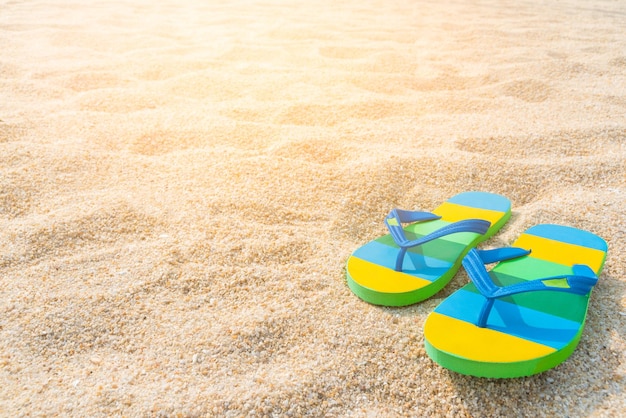 Foto vista de ângulo alto de um brinquedo na praia