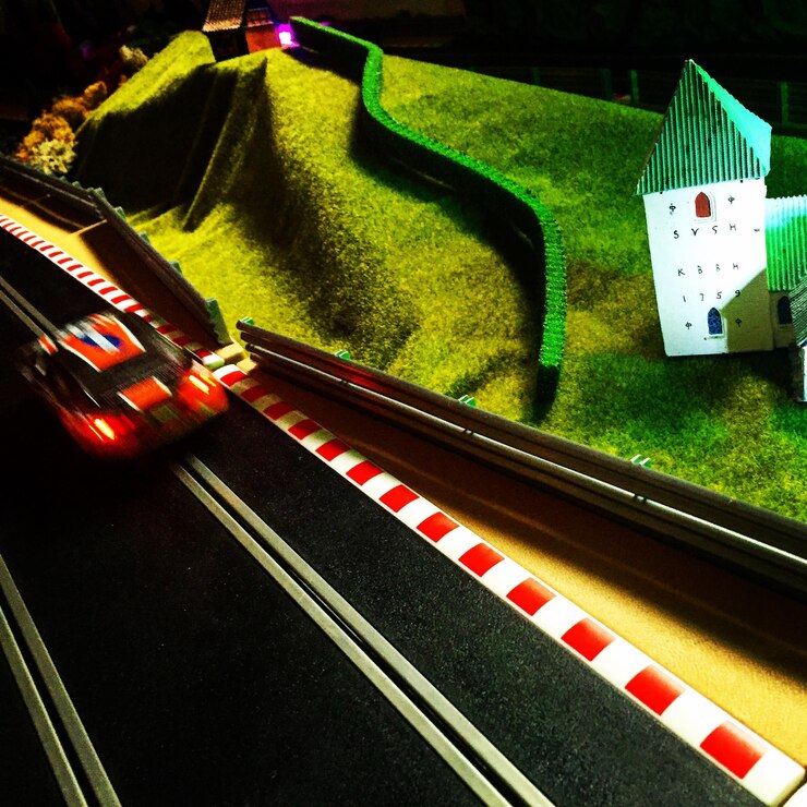 Foto vista de ângulo alto de um carro de brinquedo