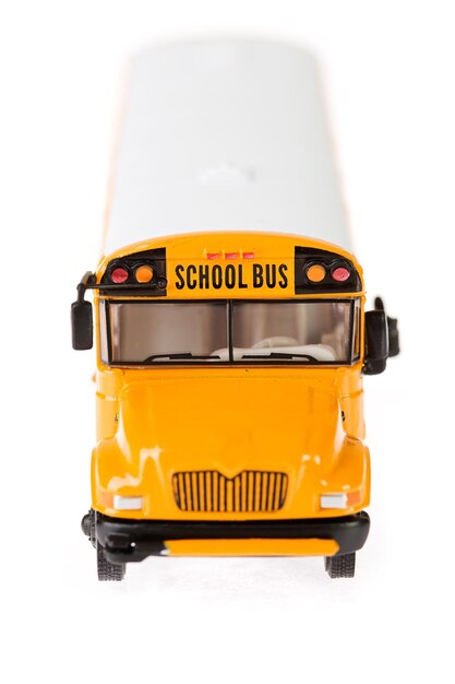 Foto vista de ângulo alto do ônibus em fundo branco