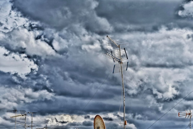 Foto vista de ângulo baixo de céu nublado