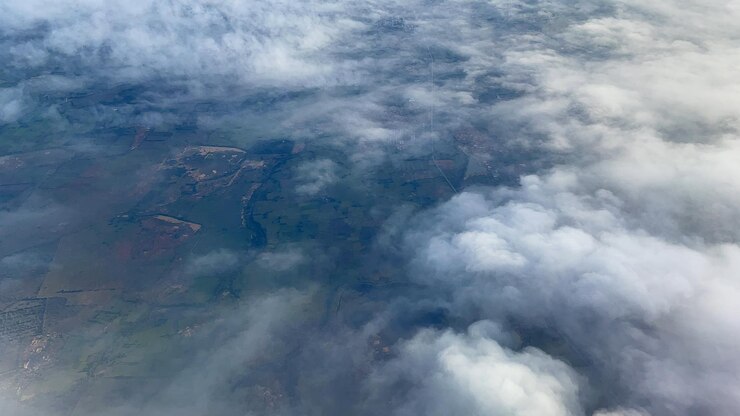 Foto vista de ângulo baixo de céu nublado