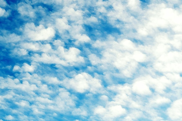 Foto vista de ângulo baixo de céu nublado