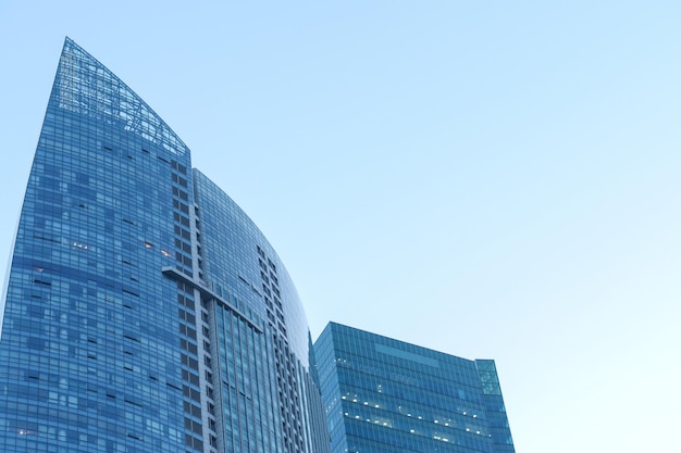 vista de ângulo baixo de edifícios da cidade moderna de singapura